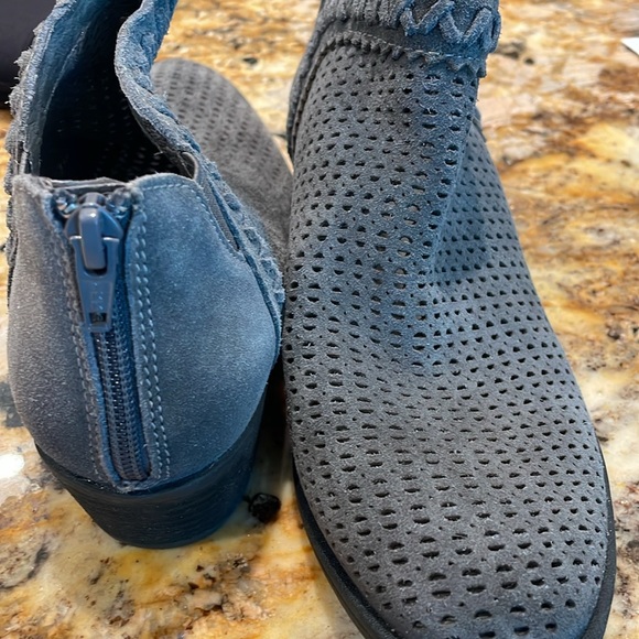 Gray EARTH SHOES - Picture 3 of 4